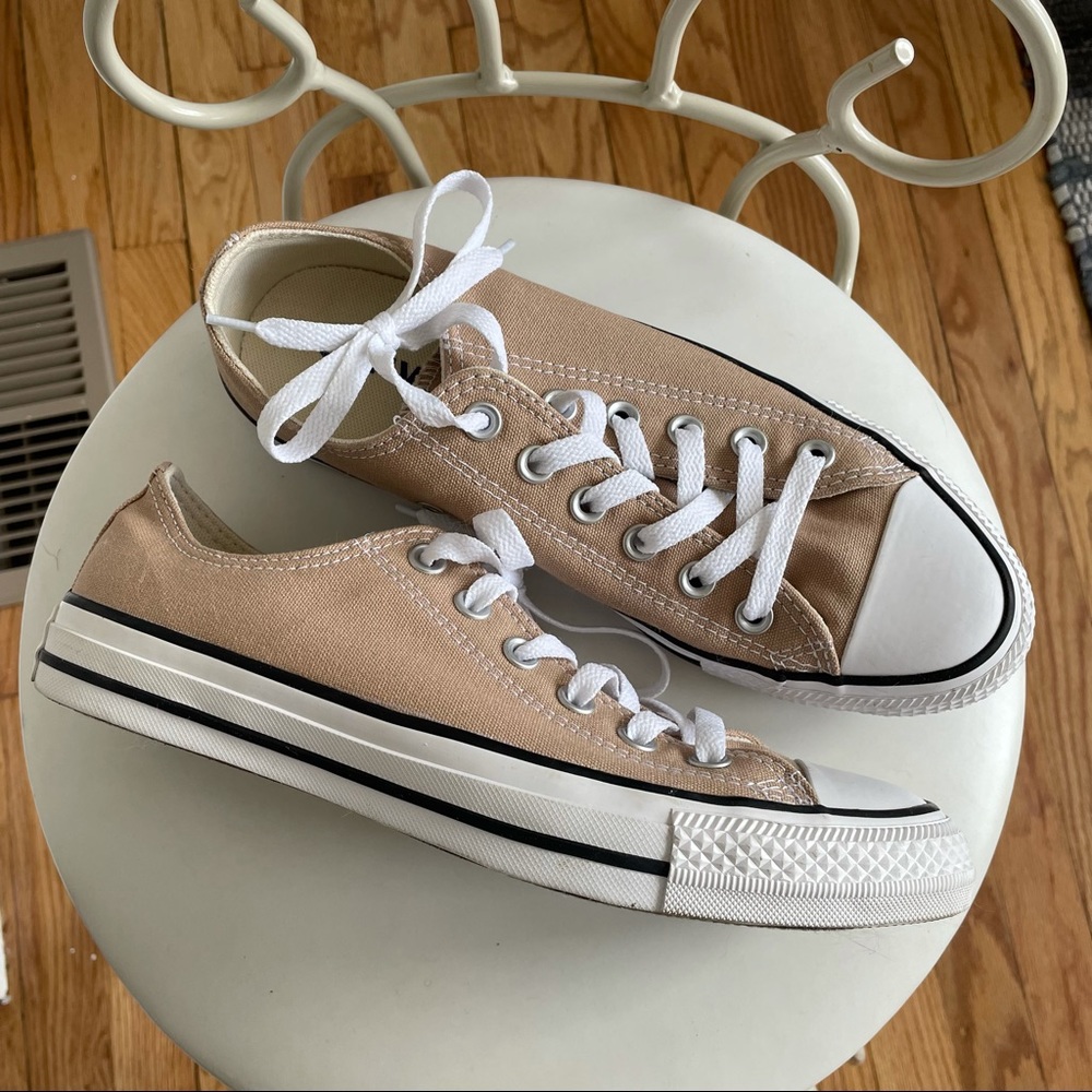 Tan Converse - 8.5